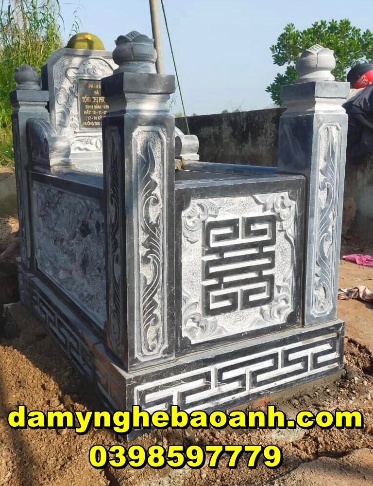 mộ đá xanh đen nguyên khối lắp đặt tại kiên giang